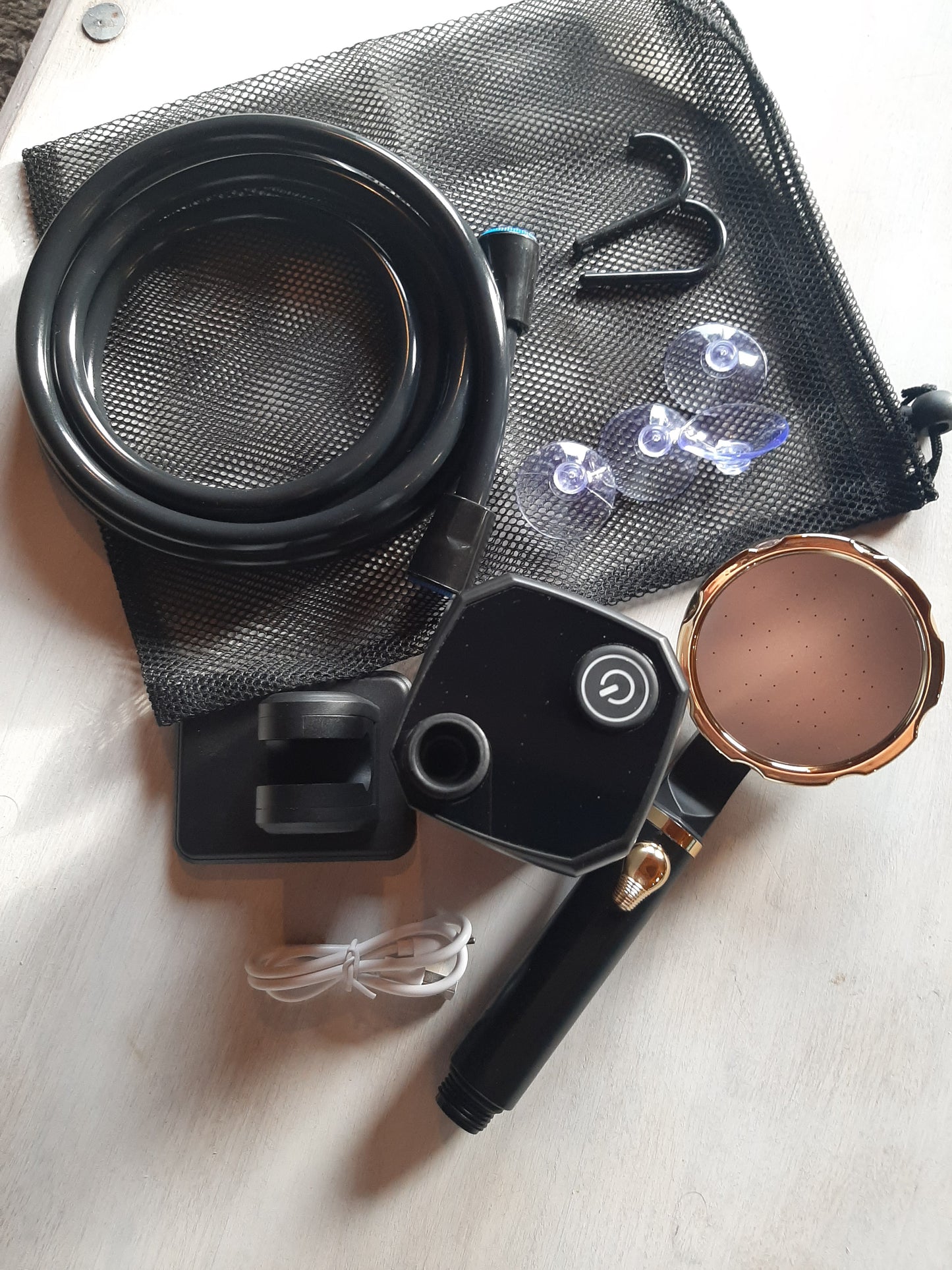 Kit douche avec pompe sur batterie chargement USB