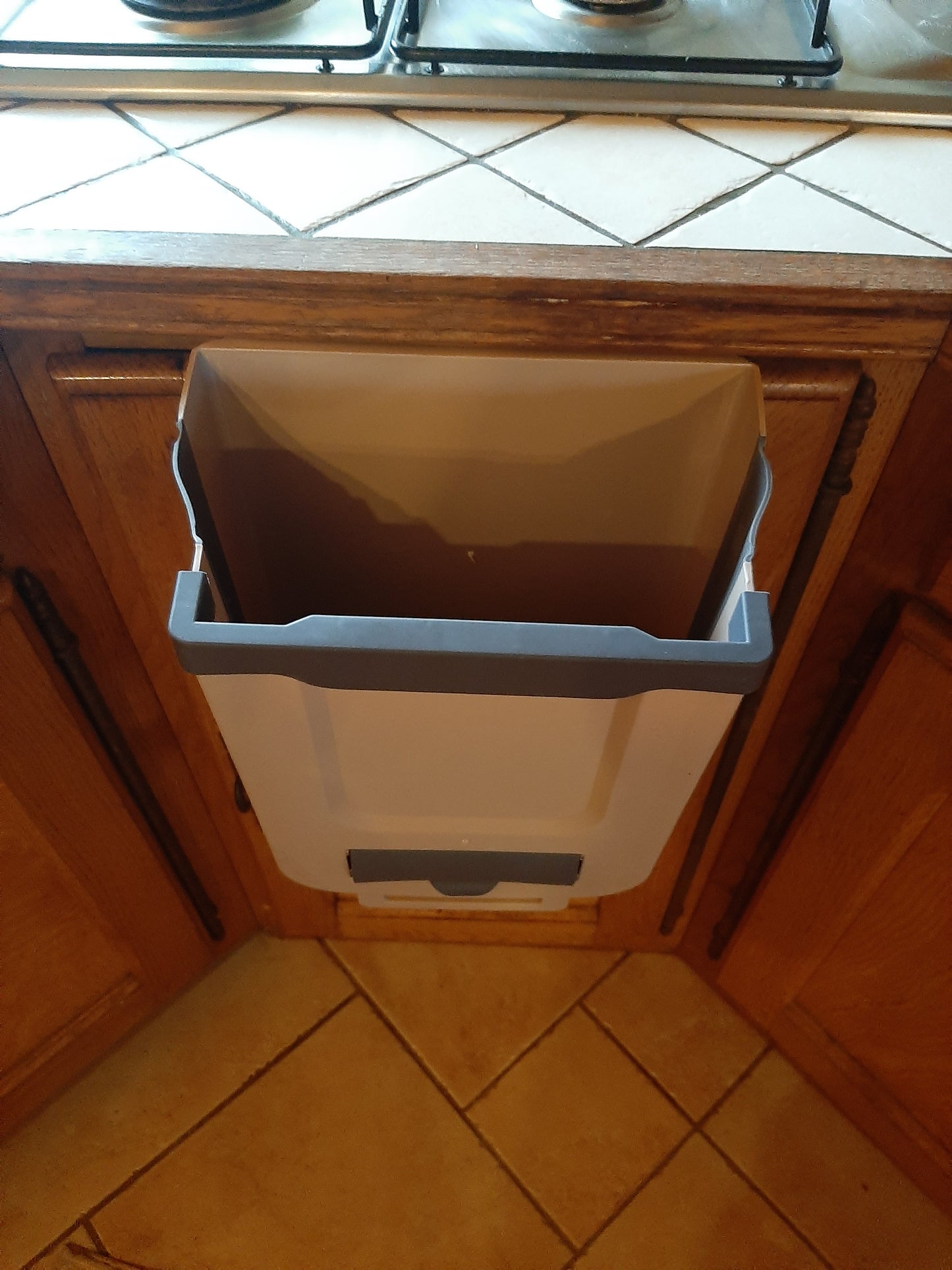 Poubelle 10 litres pour camping car, fourgon, bateau...