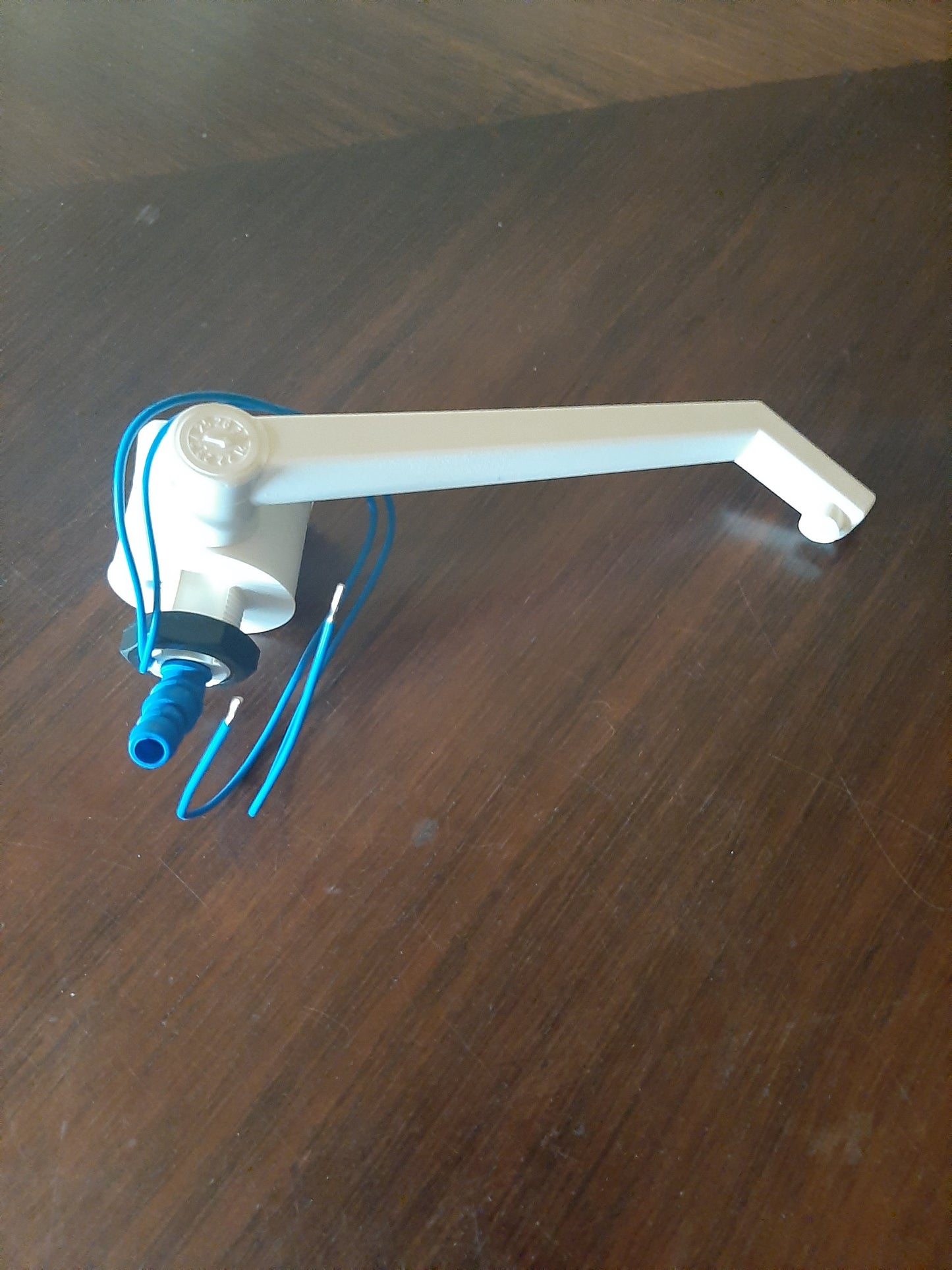 Robinet bec articulé à contacteur