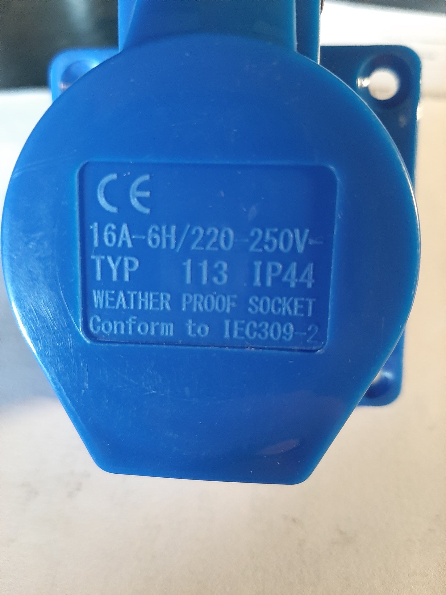 Prise encastrable caravaning 16A