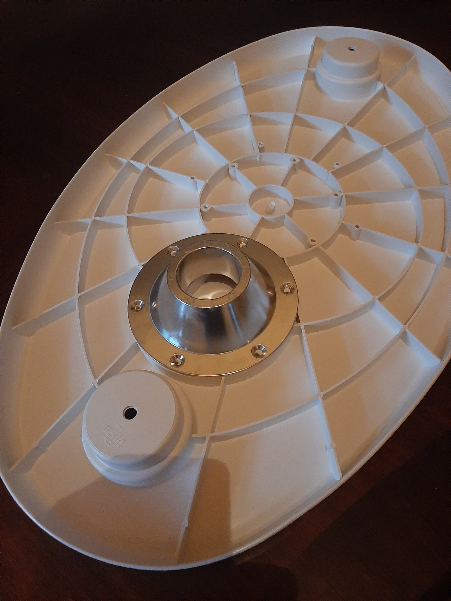 Table avec pied et embases