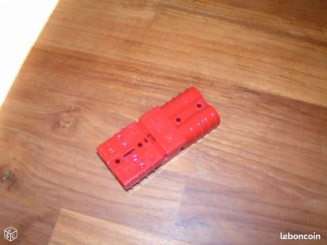 Prise fenwick rouge
