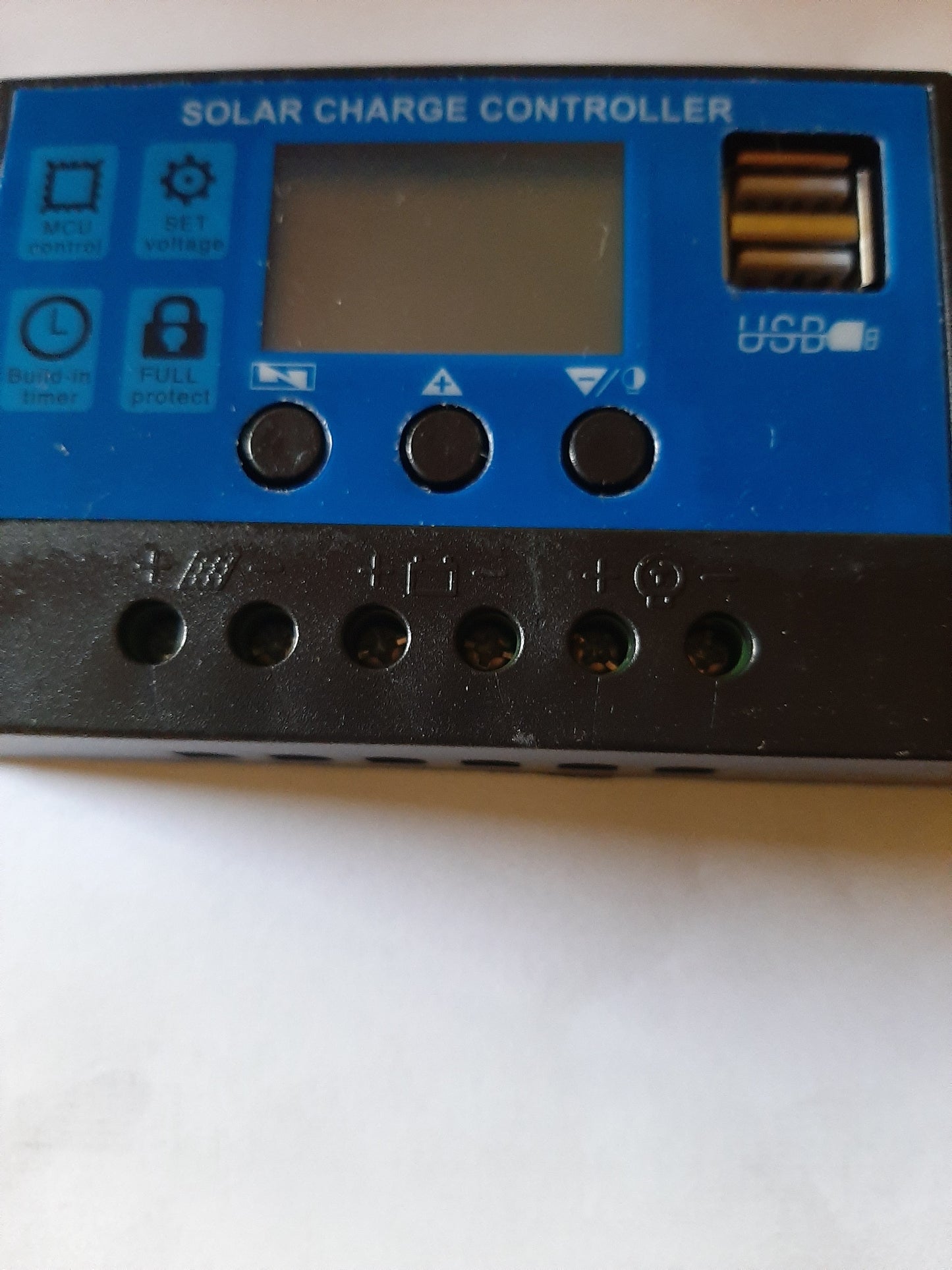 Kit panneau solaire 150w avec controleur , passe toit et cables