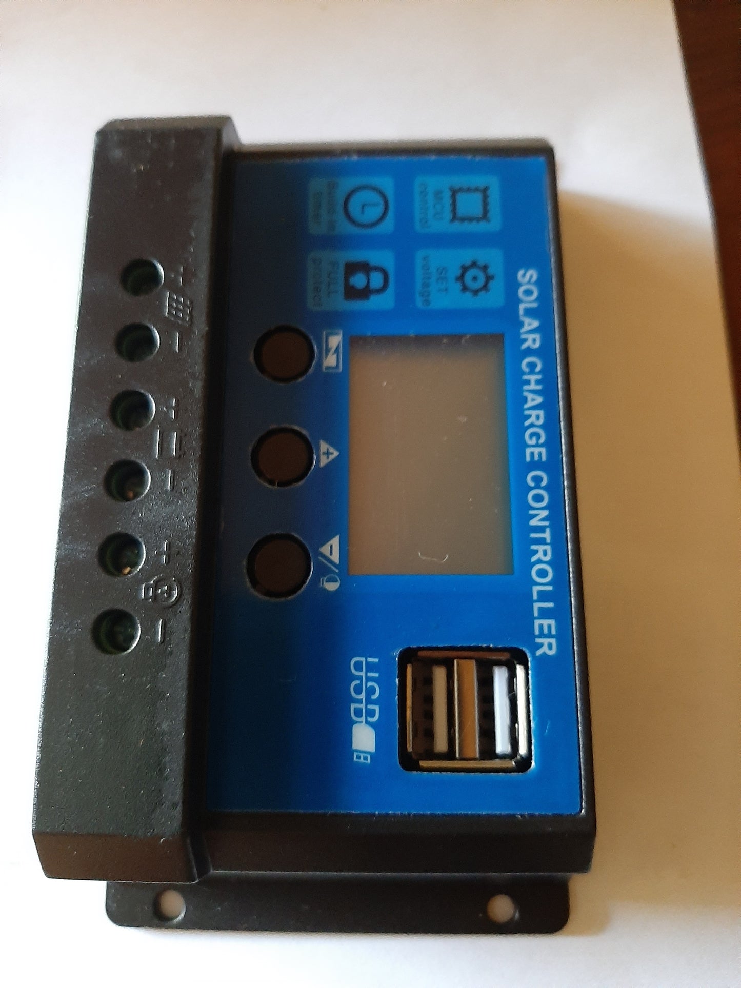 Régulateur et contrôleur de charge 20A PWM