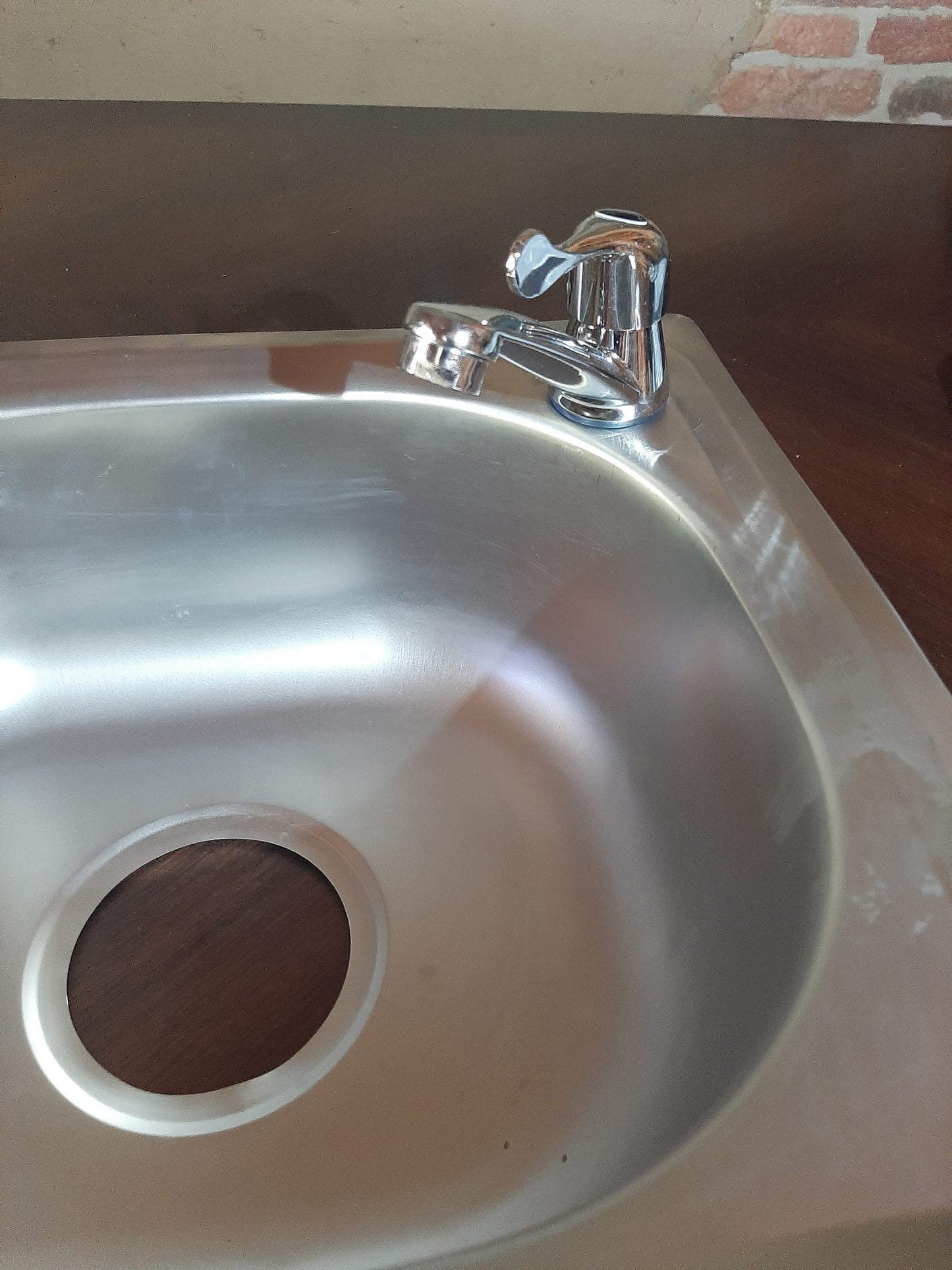 Evier inox 37 x 31 cm avec robinet bonde et tuyau