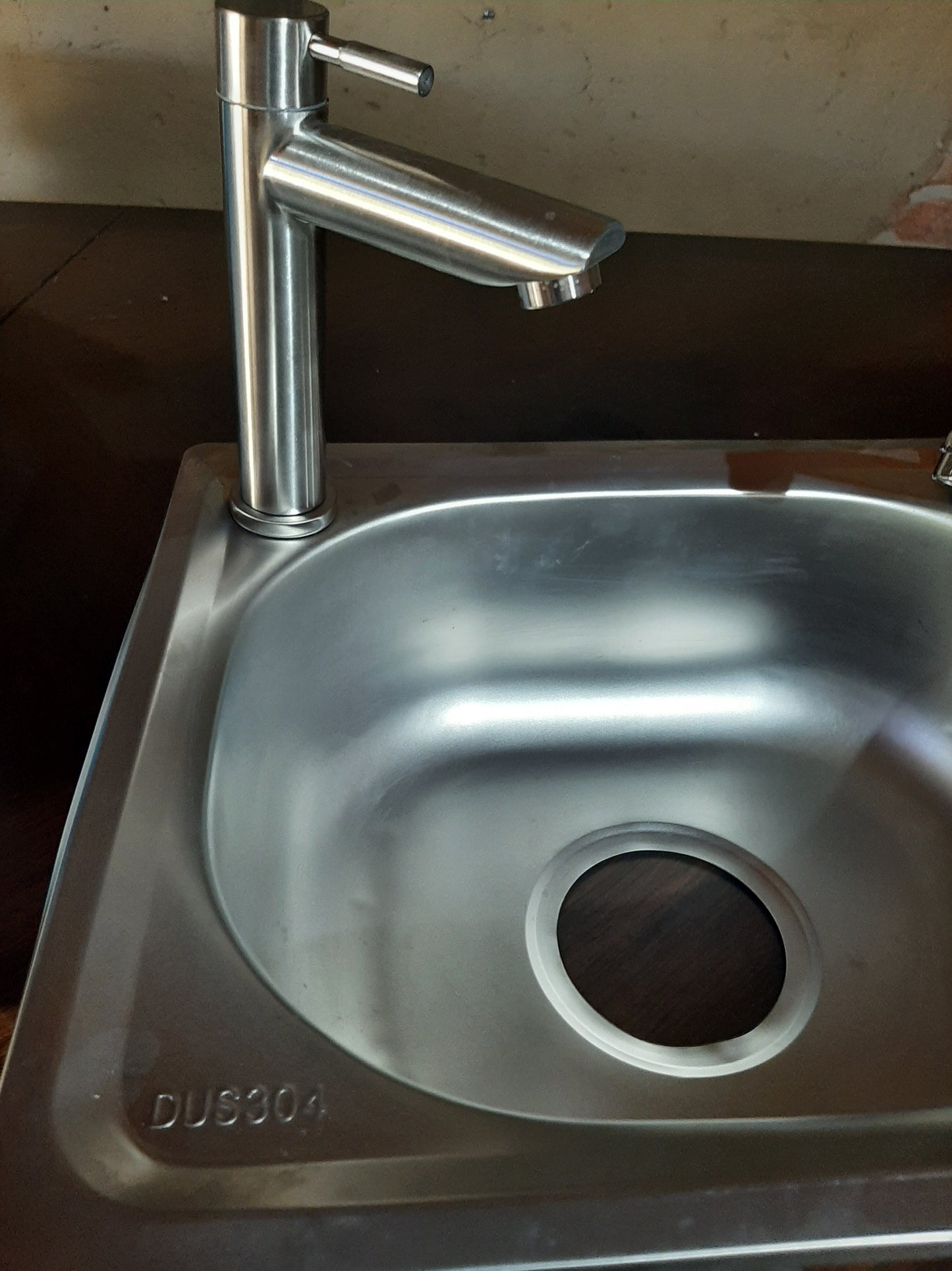 Evier inox 37 x 31 cm avec robinet bonde et tuyau