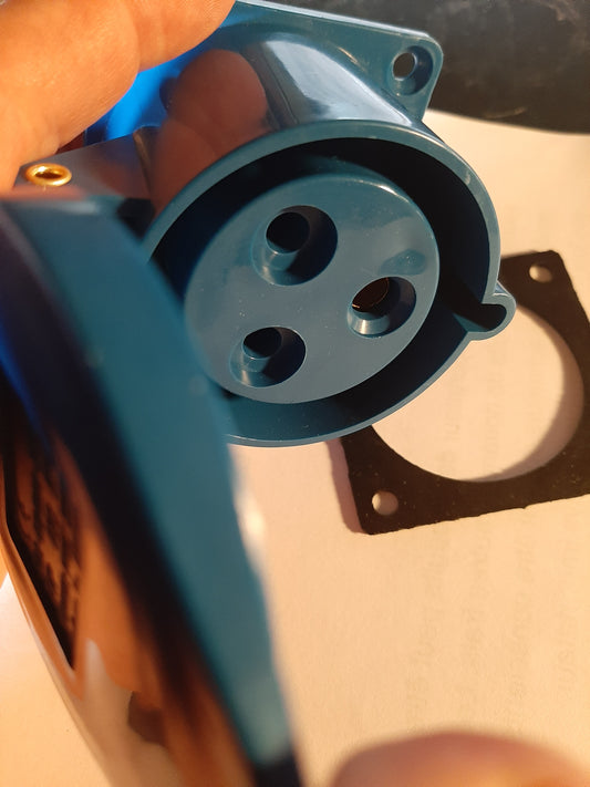 Prise encastrable caravaning 32 A