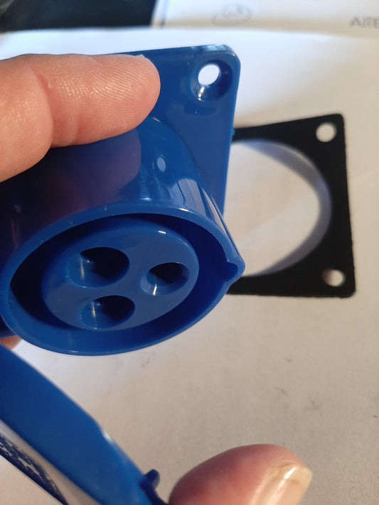 Prise encastrable caravaning 16A